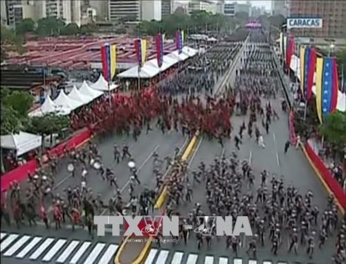 Hiện trường sau vụ nổ tại Lễ kỷ niệm 81 năm ngày thành lập lực lượng Phòng vệ quốc gia ở Caracas, ngày 4-8. Ảnh: TTXVN.